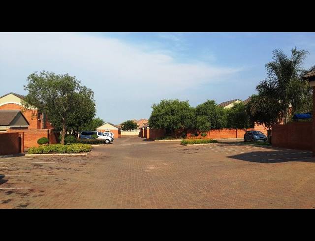 2 BEDROOM PROPERTY TO RENT IN MOOIKLOOF RIDGE ESTATE